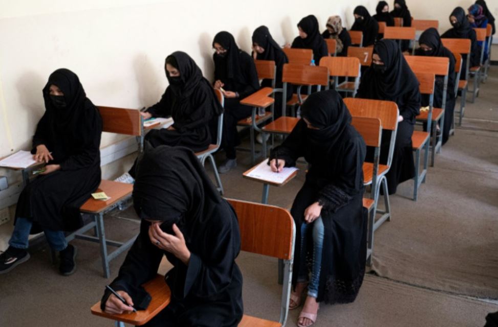 အာဖဂန်အမျိုးသမီးများ တက္ကသိုလ်ပညာ သင်ကြားခွင့်မပြုကြောင်း တာလီဘန်တို့ အမိန့်ထုတ်