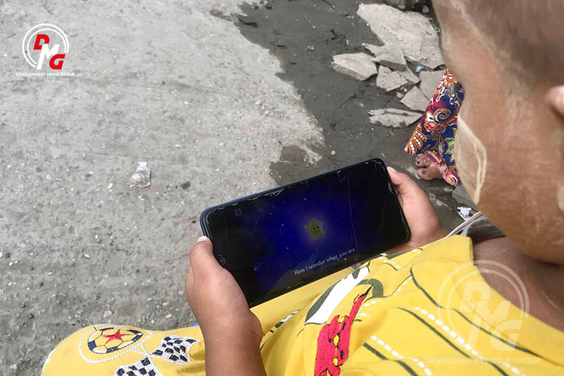 ရခိုင်တွင် ကလေးငယ်များ ဖုန်းသုံးစွဲမှုကြောင့် မျက်စိဆေးကုသခံရမှု မြင့်တက်လာ 