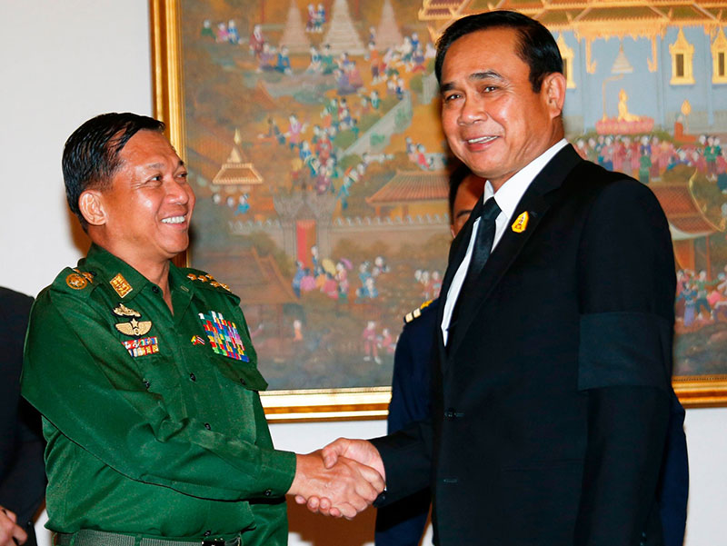 Coup leader Senior General Min Aung Hlaing and Thai Prime Minister Prayut Chan-o-cha at a meeting in Thailand in 2017. (Photo: AFP)