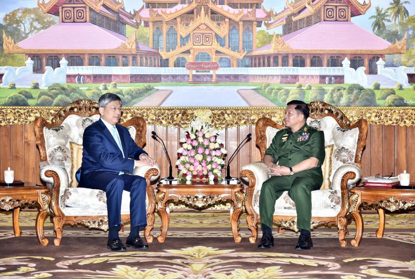 Junta boss Min Aung Hlaing meets Chinese Ambassador to Myanmar Chen Hai. (Photo: CINCDS)