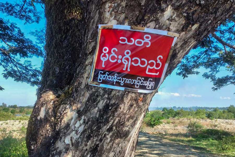 A notice of landmines being planted between Aung Zedi Village and Taung Yin Ward.