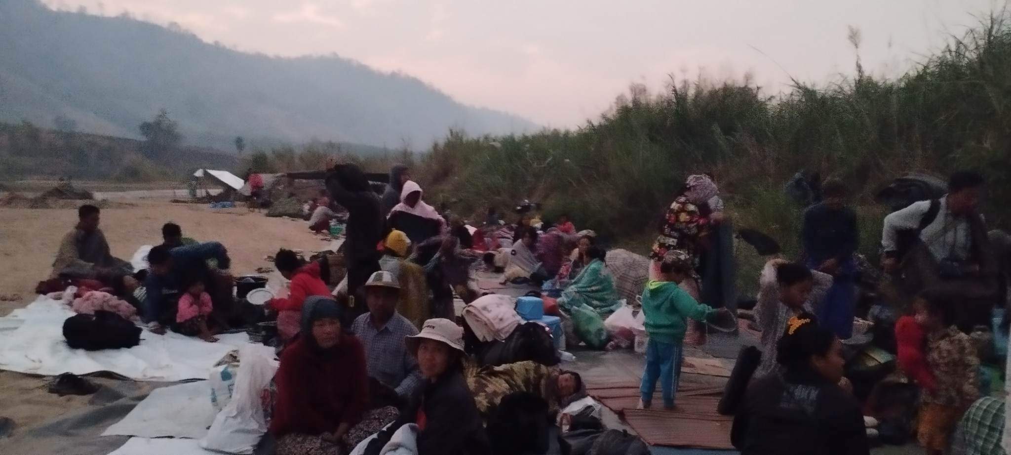 Displaced residents from Lay Kay Kaw at the Salween River. (Photo: CJ)