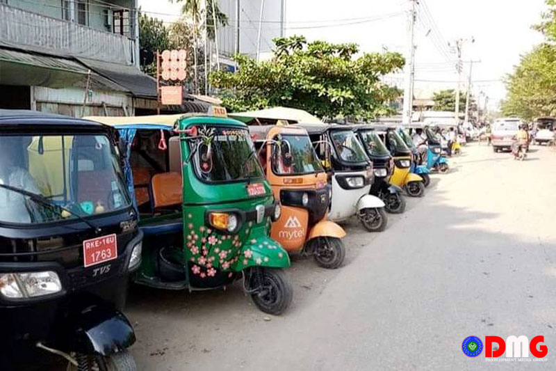 Thandwe’s tuk-tuk drivers under pressure to register vehicles