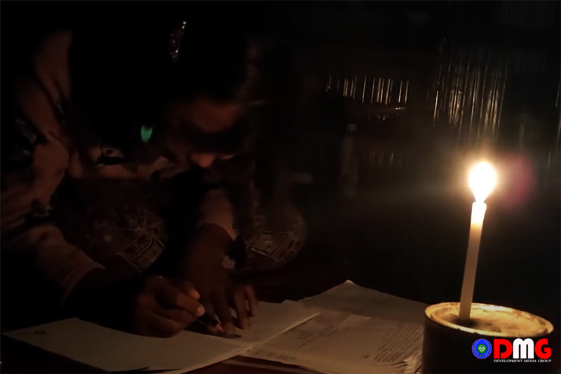 Sittwe parents, students complain of power outages during matriculation exam period 