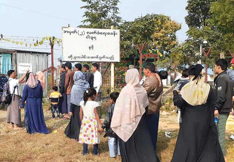 Muslims at the Nga Khu Ya transit camp. (Photo: Myanma Alin)