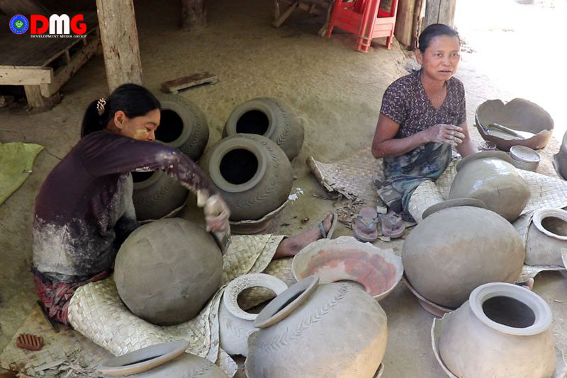 Clay pottery in Tumyaung village, Kyauktaw Township. (Photo: DMG)
