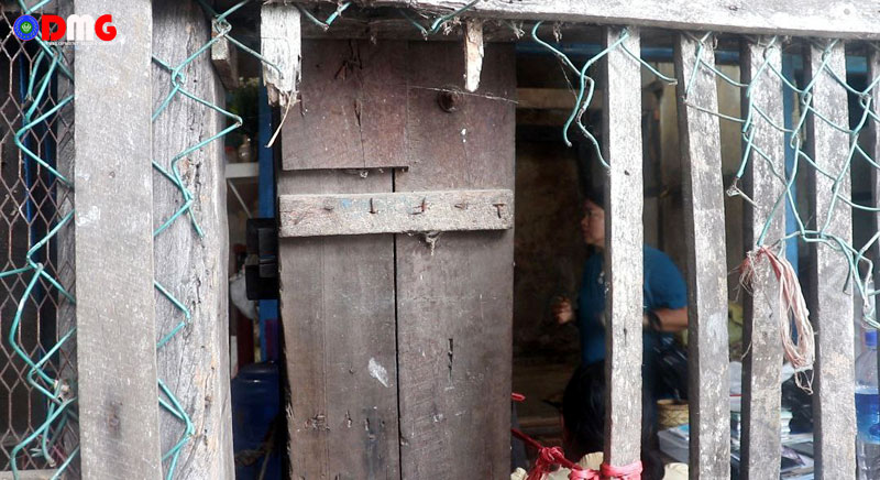 A dried fish shop inside Sittwe’s central market was burgled on May 7.