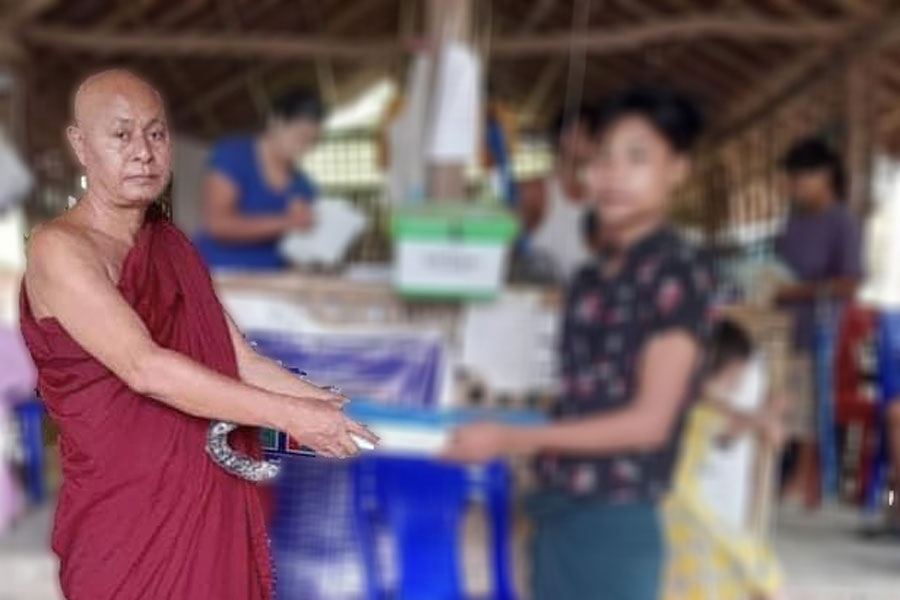 The abbot of Myo Oo Gaung Monastery donates stationery to IDP students in June 2022. (Photo: ALP)