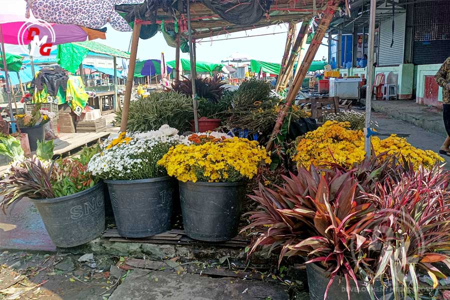 Flower vendors look to mainland Myanmar for product, raising market prices