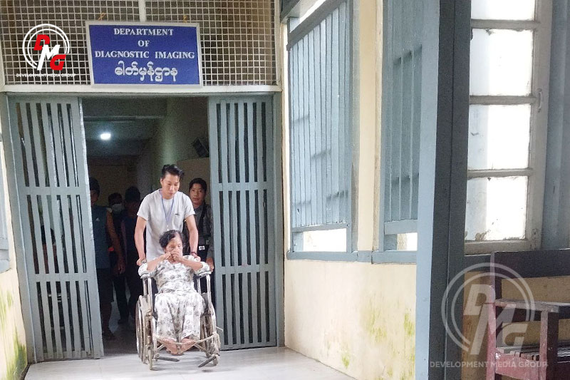 Daw Nyo Aye receives medical treatment at Sittwe Hospital on September 18.