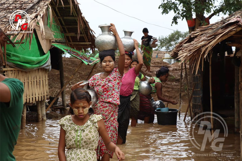 Displaced women at the Tin Nyo displacement camp in Mrauk-U in 2019.