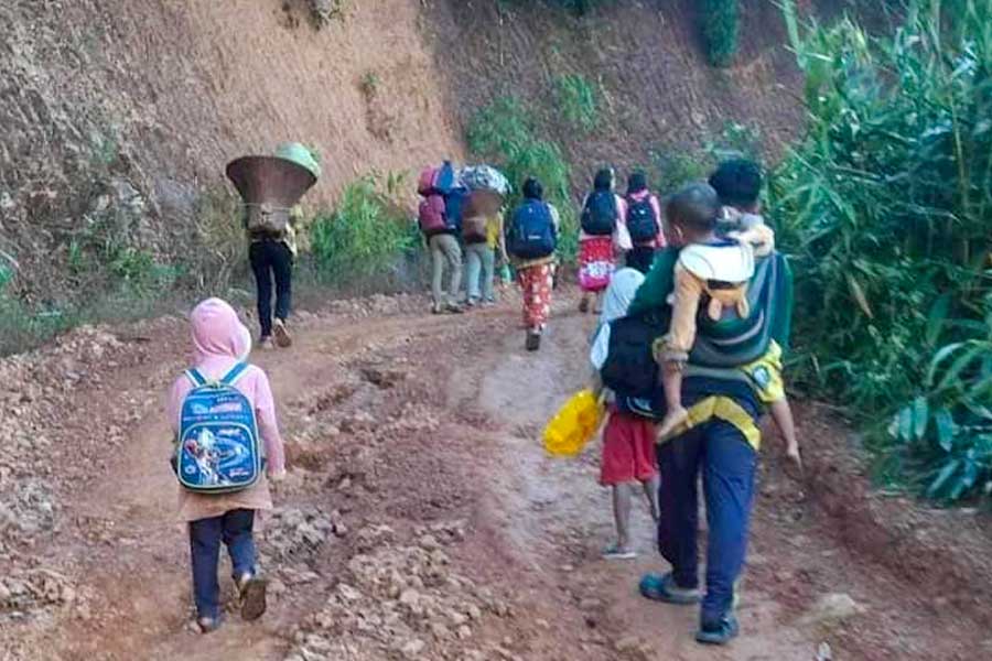 Civilians displaced by the fighting in Chin State’s Paletwa Township. (Photo: Chin World)