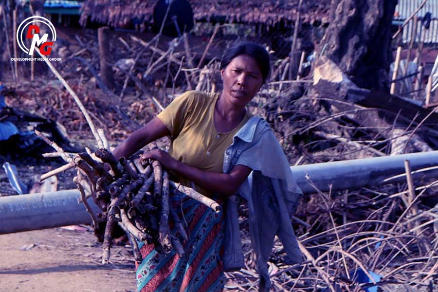 Editorial: After a Year of Bombs, Bullets and Blockades, Famine Stalks Arakan