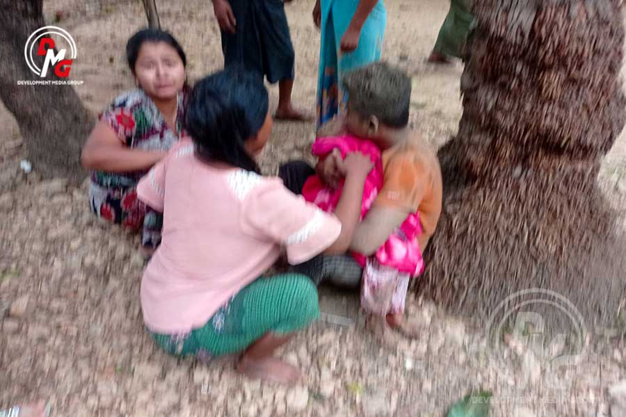 A junta airstrike on Ahtet Layhnyitaung Village in Arakan State’s Mrauk-U Township killed five people and injured 12 others on March 21.