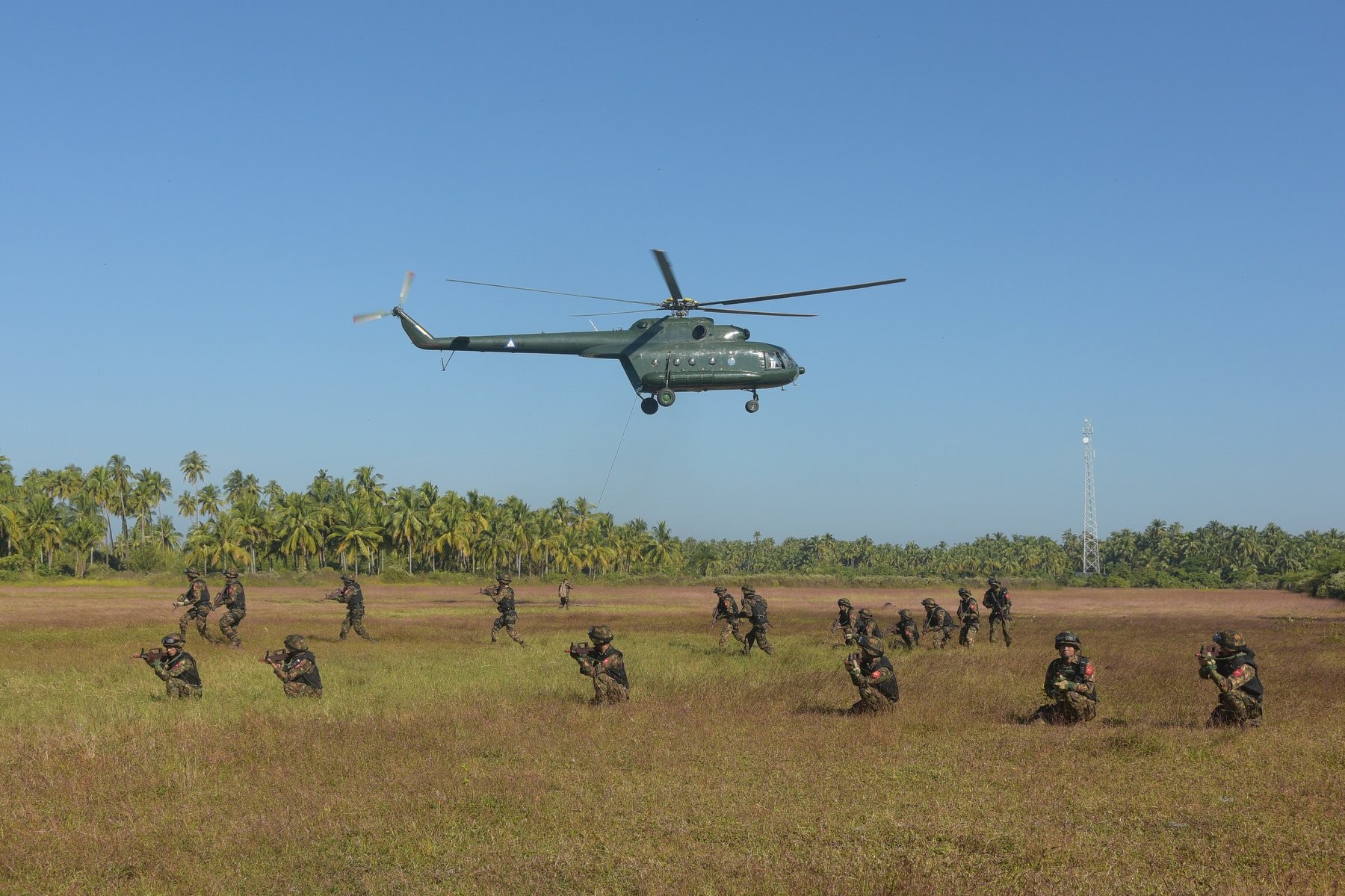 စစ်ကောင်စီတပ်၏ စစ်ရေးလေ့ကျင့်မှုတစ်ခု။ (ဓာတ်ပုံ - CINCDS)