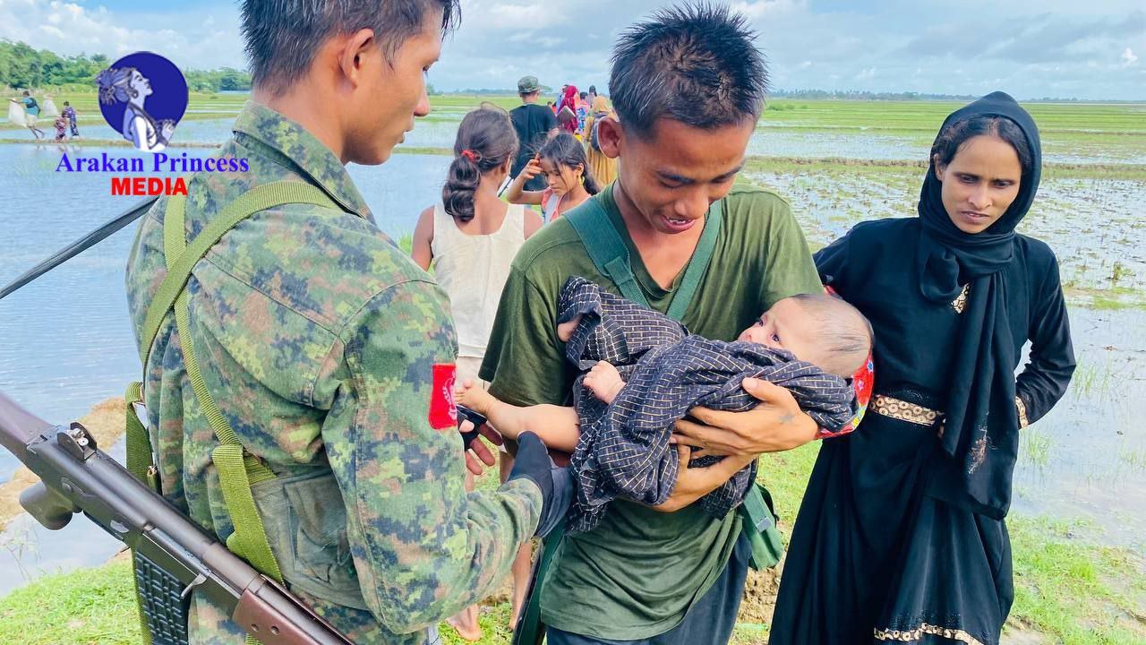 Photo Essay: AA evacuates Muslim villagers in Maungdaw Twsp