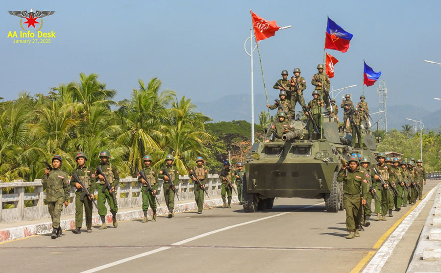 ပုံစာ - ဧရာဝတီတိုင်းသို့ စစ်ချီလာကြသည့် အာရက္ခတပ်တော်၏ တပ်ဖွဲ့ဝင်များ။