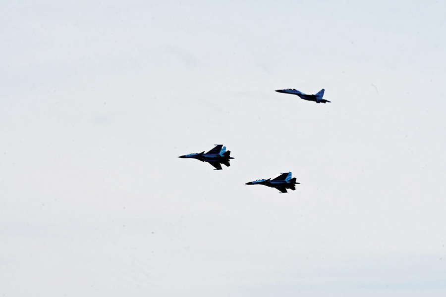 Junta airstrikes on Ponnagyun, Rathedaung villages kill one, injure three